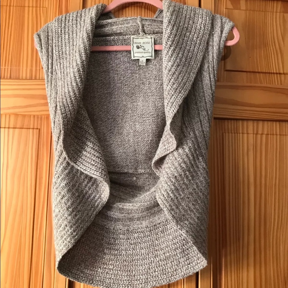 Adorable sleeveless Cardigan